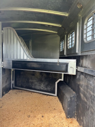 Used 2004 4-Star Trailers 8' wide 3 horse w/ 11' lq and gen Horse Trailer