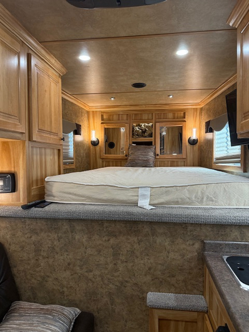 Used 2023 Exiss Trailers 3 horse w/ 8' living quarters Horse Trailer