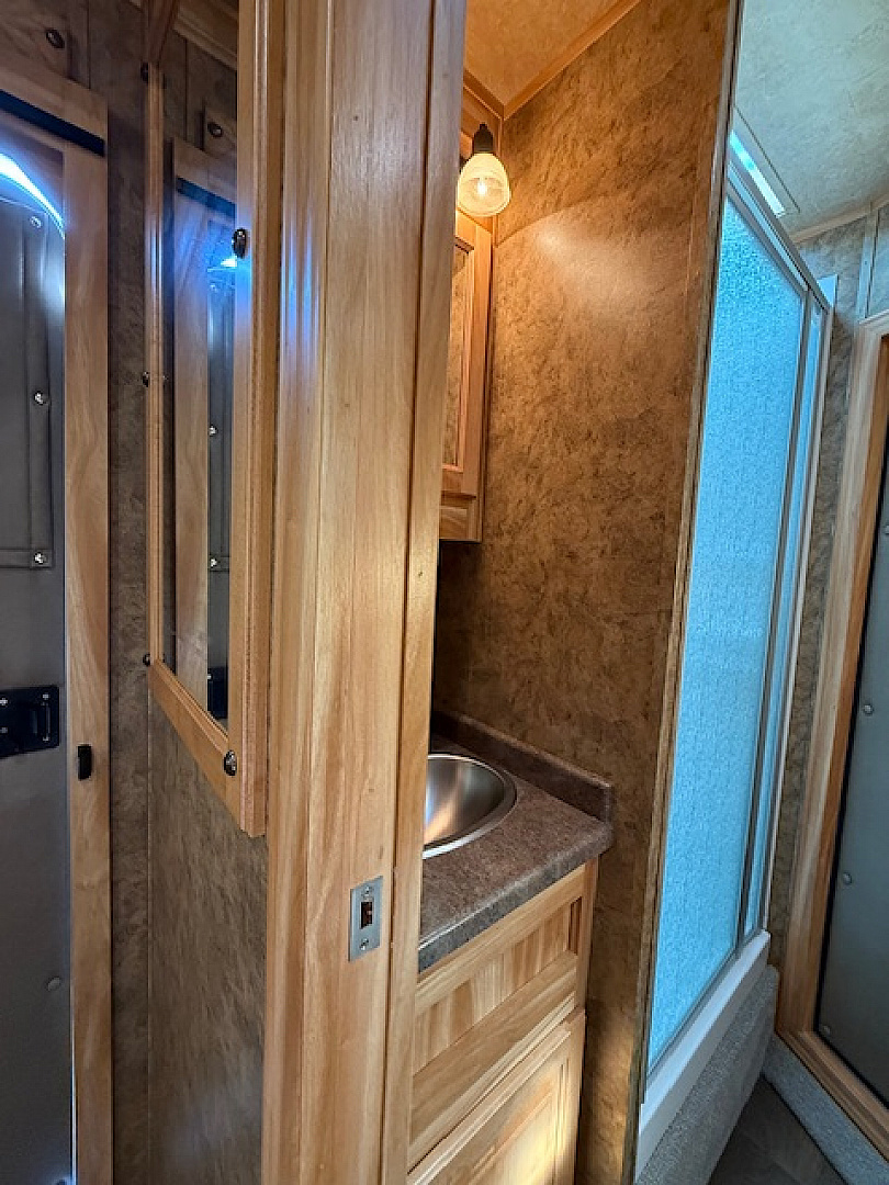 Used 2023 Exiss Trailers 3 horse w/ 8' living quarters Horse Trailer