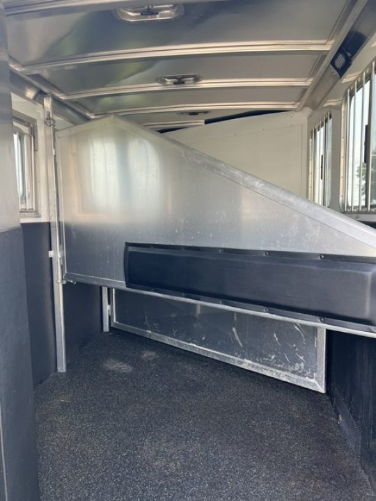 Used 2022 Exiss Trailers 3 horse gooseneck w/ dressing room Horse Trailer
