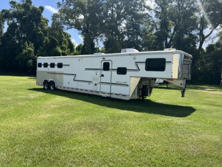 Used 2007 Adam 8' wide 4 horse w/15' lq and bunks Horse Trailer
