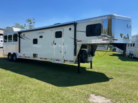 Used 2022 Lakota 8' wide 3 horse w/ 15' living quarters Horse Trailer