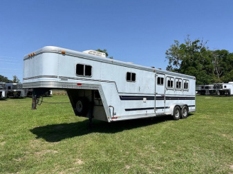 Used 1988 Featherlite Trailers 4 horse w/ 7' living quarters Horse Trailer