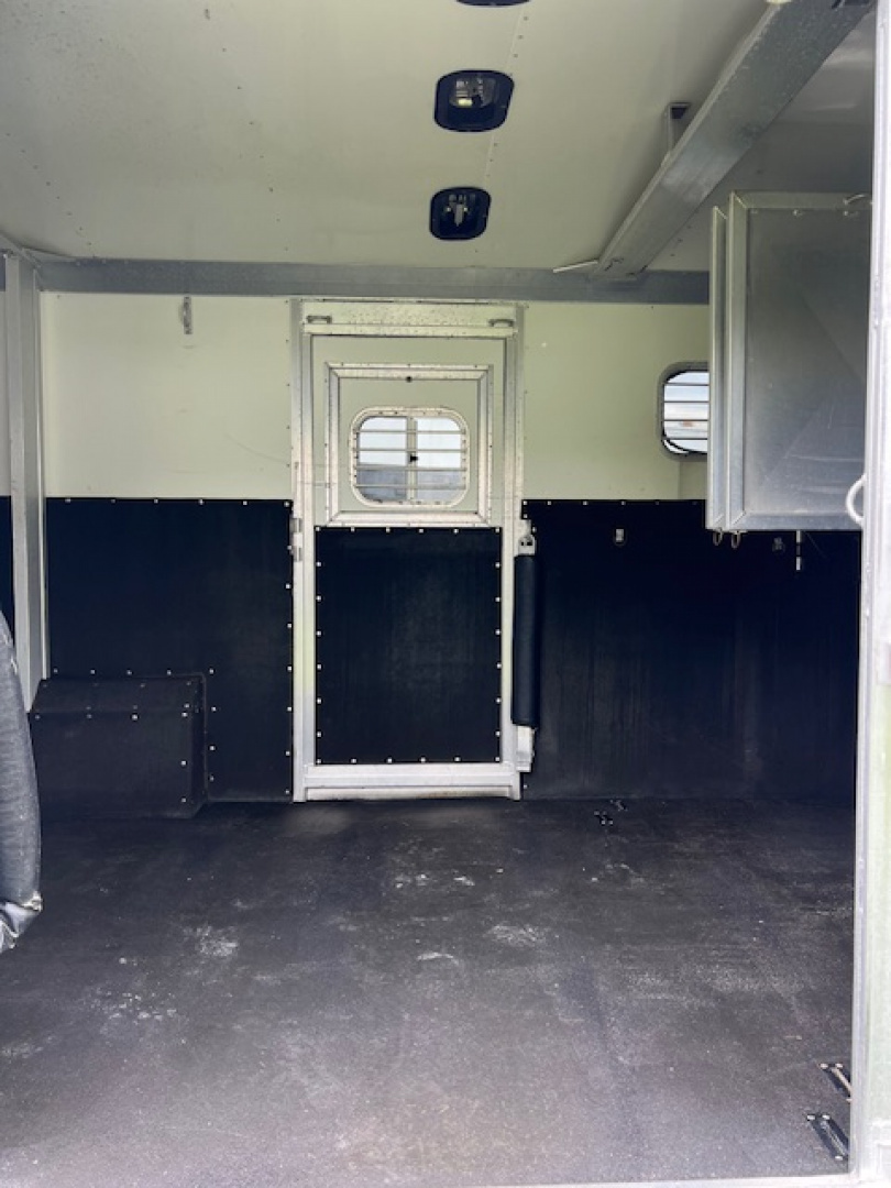 Used 2004 4-Star Trailers 6 horse head to head custom w/ upgrades Horse Trailer