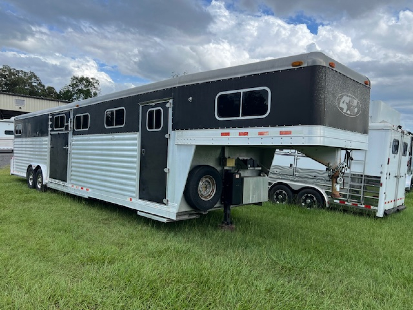 Used 2004 4-Star Trailers 6 horse head to head custom w/ upgrades Horse Trailer