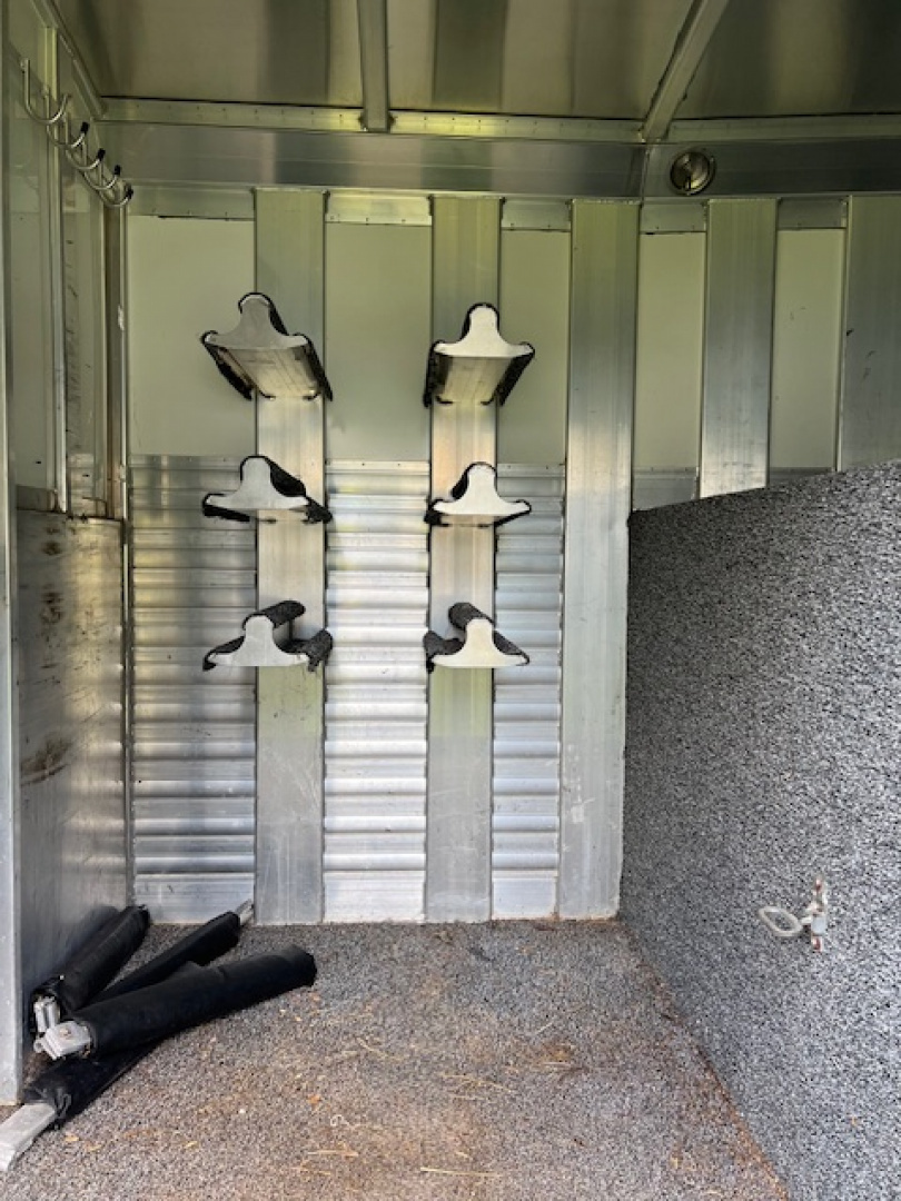 Used 2004 4-Star Trailers 6 horse head to head custom w/ upgrades Horse Trailer