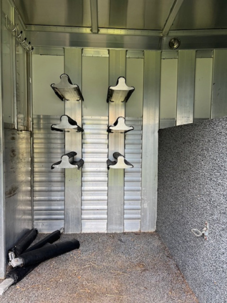 Used 2004 4-Star Trailers 6 horse head to head custom w/ upgrades Horse Trailer