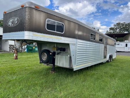 Used 2004 4-Star Trailers 6 horse head to head custom w/ upgrades Horse Trailer