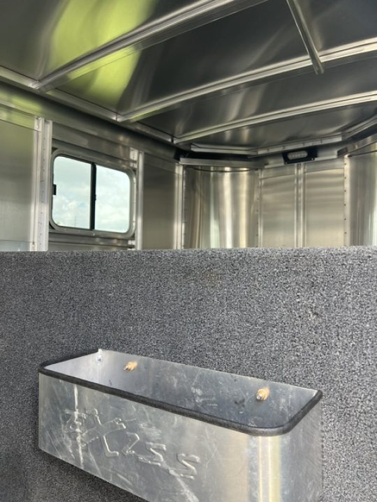 Used 2019 Exiss Trailers 4 horse gooseneck (model CXF) w/ dressing room Horse Trailer