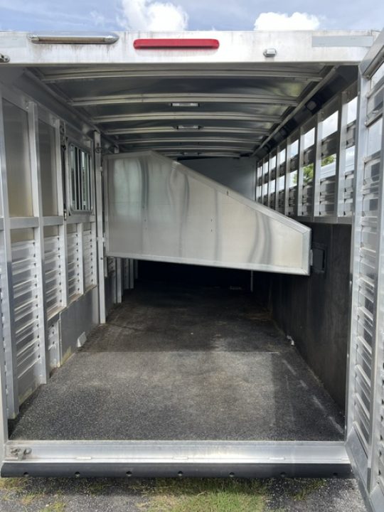 Used 2019 Exiss Trailers 4 horse gooseneck (model CXF) w/ dressing room Horse Trailer