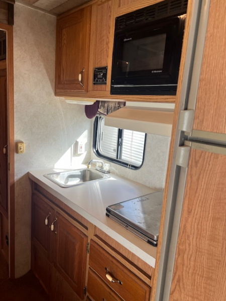 Used 2001 Exiss Trailers 8' wide 4 horse w/ 10' living quarters Horse Trailer