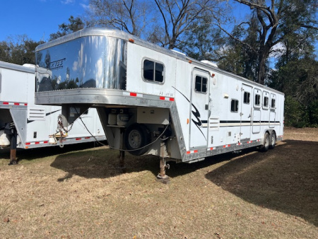 Used 2001 Exiss Trailers 8' wide 4 horse w/ 10' living quarters Horse Trailer