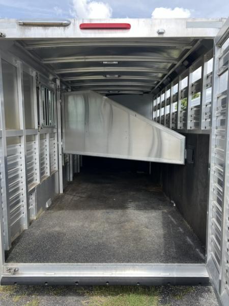 Used 2019 Exiss Trailers 4 horse gooseneck (model CXF) w/ dressing room Horse Trailer
