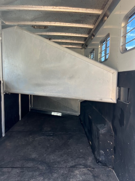 Used 2001 Exiss Trailers 8' wide 4 horse w/ 10' living quarters Horse Trailer