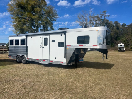 New 2026 Merhow Trailers 8' wide 3 horse w/ 10' living quarters Horse Trailer