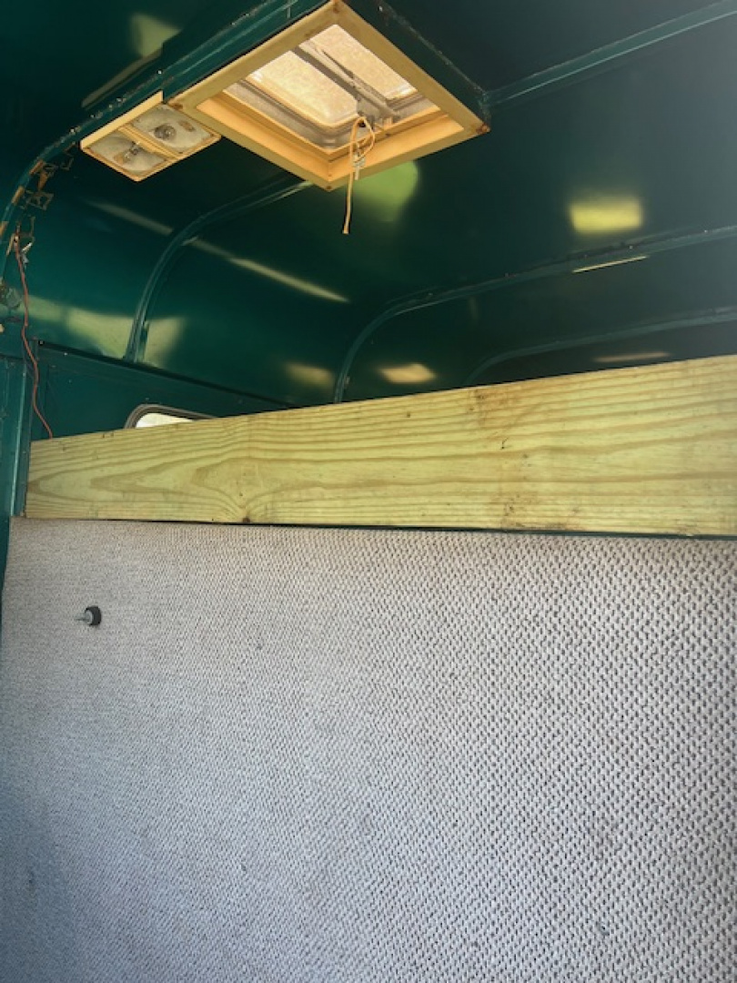 Used 1995 Ponderosa 15' gooseneck with dressing room Stock / Stock Combo Trailer