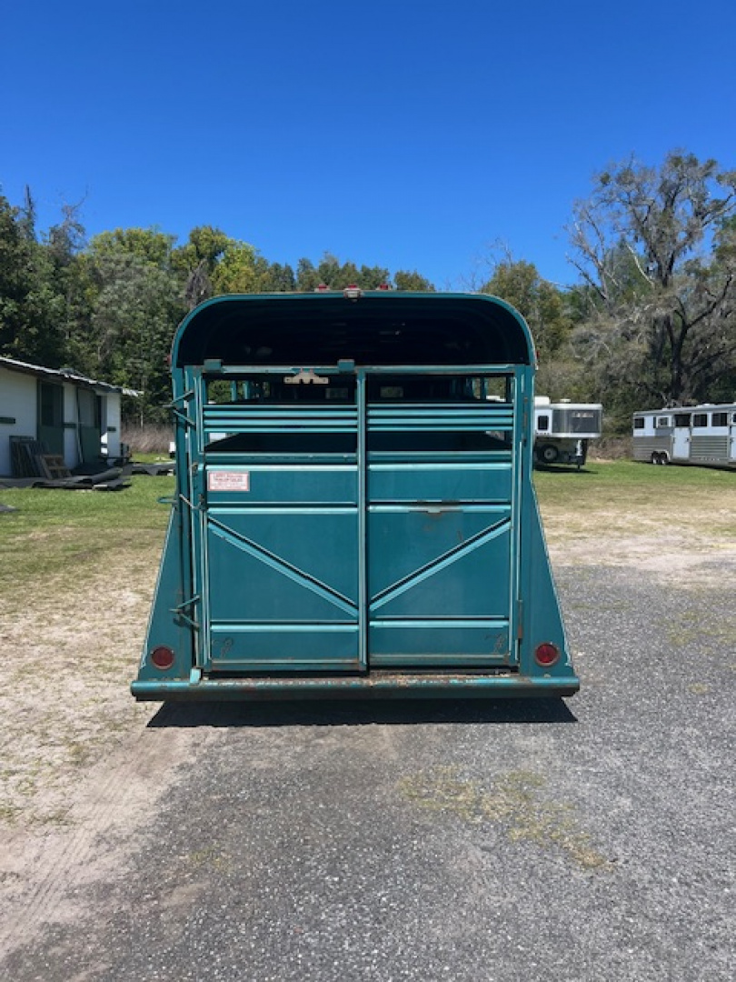 Used 1995 Ponderosa 15' gooseneck with dressing room Stock / Stock Combo Trailer