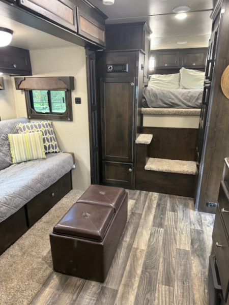 Used 2022 Merhow Trailers 2 horse w/ 11' lq with slide Horse Trailer