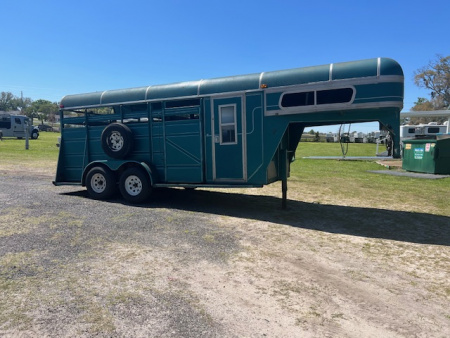 Used 1997 Ponderosa 20' gooseneck with dressing room Stock / Stock Combo Trailer