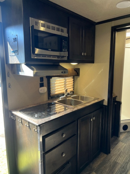 Used 2022 Merhow Trailers 2 horse w/ 11' lq with slide Horse Trailer