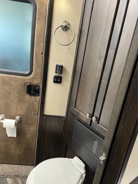 Used 2022 Merhow Trailers 2 horse w/ 11' lq with slide Horse Trailer