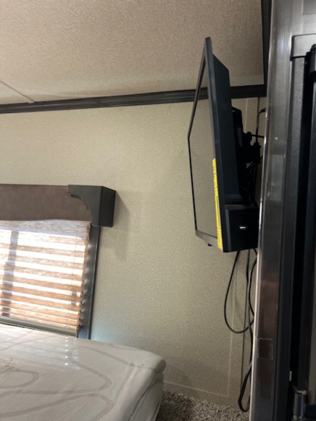 Used 2022 Merhow Trailers 2 horse w/ 11' lq with slide Horse Trailer