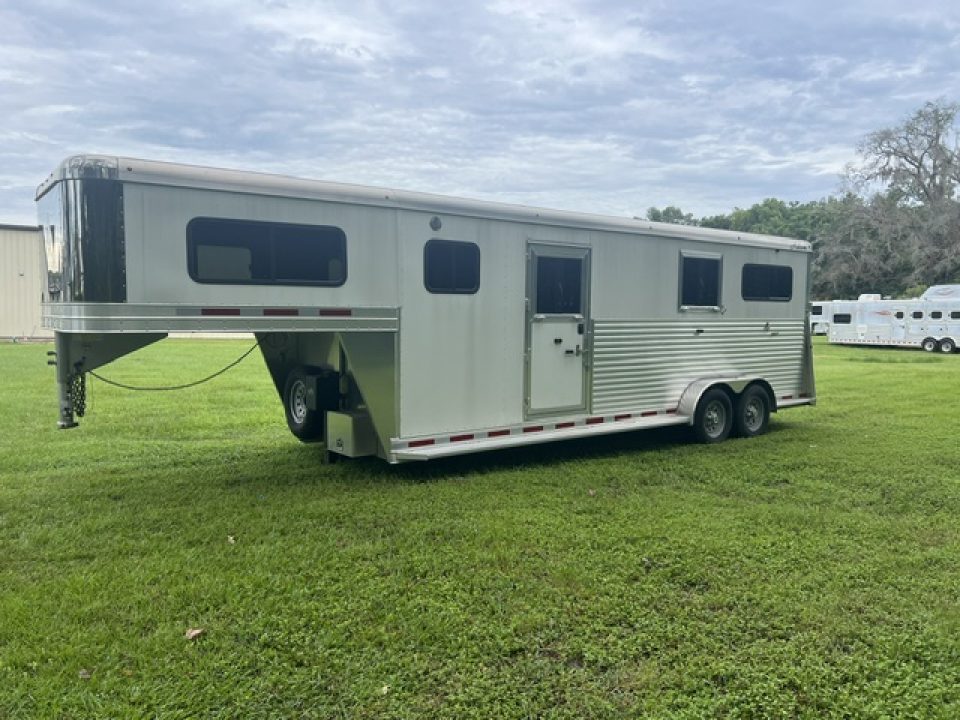 Used 2024 Adam 2+1 goosneck with dressing room Horse Trailer