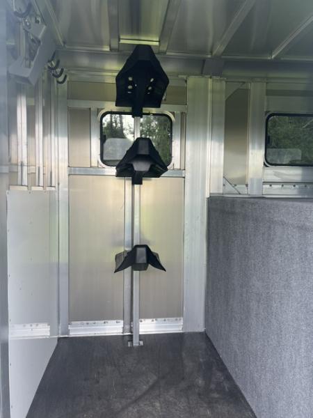 Used 2024 Adam 2+1 goosneck with dressing room Horse Trailer