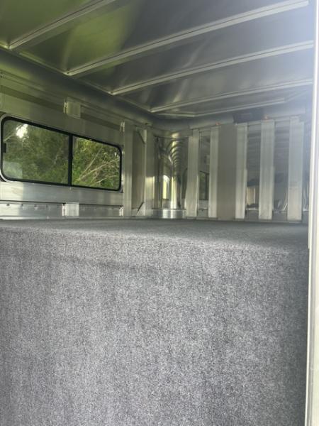 Used 2024 Adam 2+1 goosneck with dressing room Horse Trailer