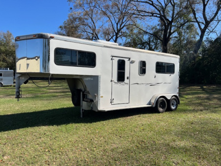 Used 2000 Sundowner 2 horse straight load weekender Horse Trailer