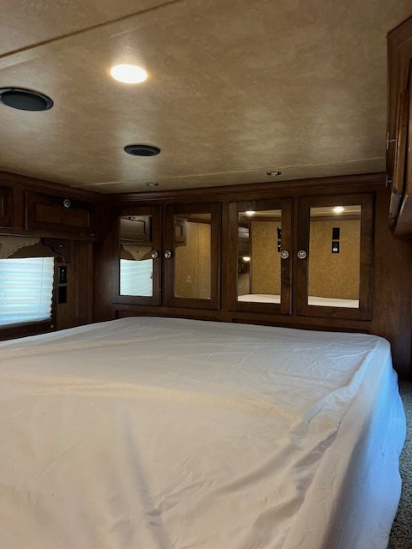 Used 2018 Sierra Trailers 8' wide 3 horse w/ 14' dual aisle living quarters Horse Trailer