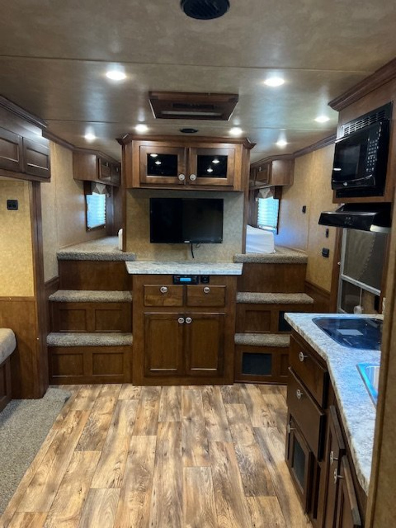 Used 2018 Sierra Trailers 8' wide 3 horse w/ 14' dual aisle living quarters Horse Trailer