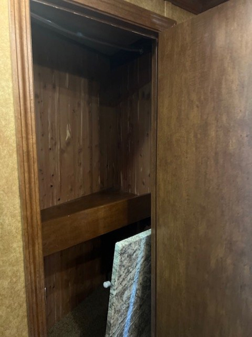 Used 2018 Sierra Trailers 8' wide 3 horse w/ 14' dual aisle living quarters Horse Trailer