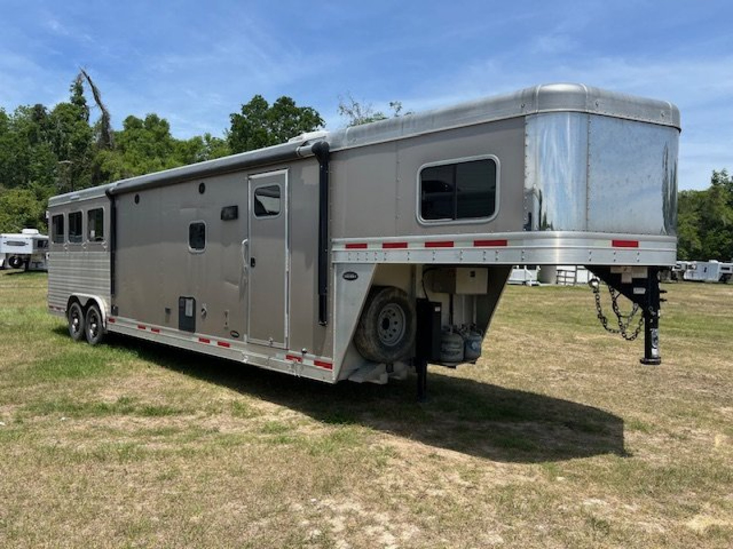 Used 2018 Sierra Trailers 8' wide 3 horse w/ 14' dual aisle living quarters Horse Trailer