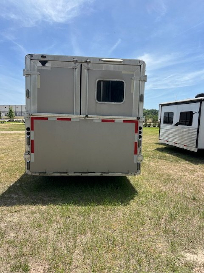 Used 2018 Sierra Trailers 8' wide 3 horse w/ 14' dual aisle living quarters Horse Trailer