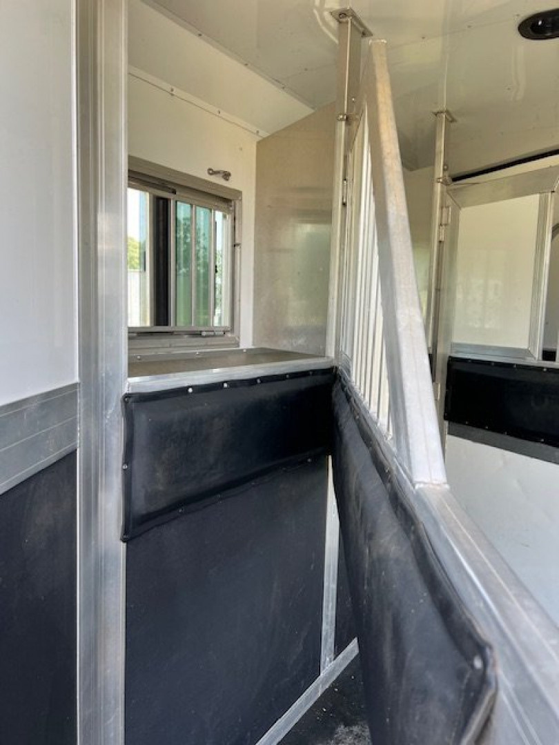 Used 2018 Sierra Trailers 8' wide 3 horse w/ 14' dual aisle living quarters Horse Trailer