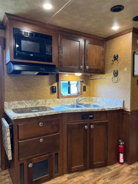 Used 2018 Sierra Trailers 8' wide 3 horse w/ 14' dual aisle living quarters Horse Trailer