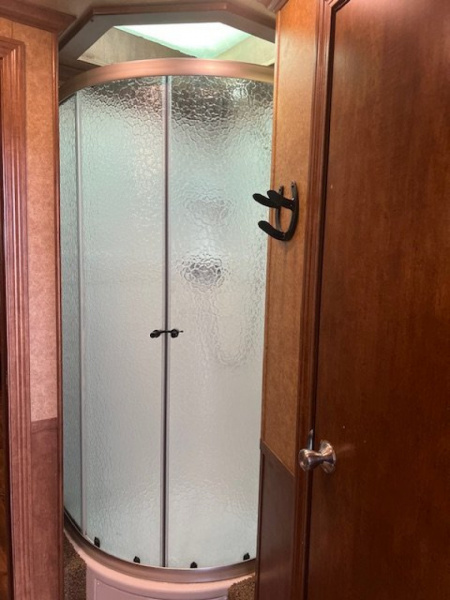 Used 2018 Sierra Trailers 8' wide 3 horse w/ 14' dual aisle living quarters Horse Trailer