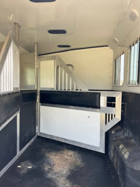 Used 2018 Sierra Trailers 8' wide 3 horse w/ 14' dual aisle living quarters Horse Trailer