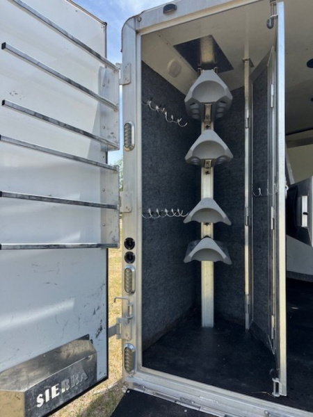 Used 2018 Sierra Trailers 8' wide 3 horse w/ 14' dual aisle living quarters Horse Trailer