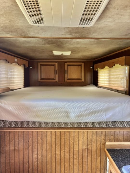 Used 2003 Elite Trailers 3 horse w/ 6' lq and generator Horse Trailer