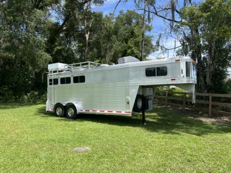 Used 2003 Elite Trailers 3 horse w/ 6' lq and generator Horse Trailer
