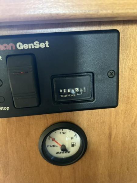 Used 2003 Elite Trailers 3 horse w/ 6' lq and generator Horse Trailer