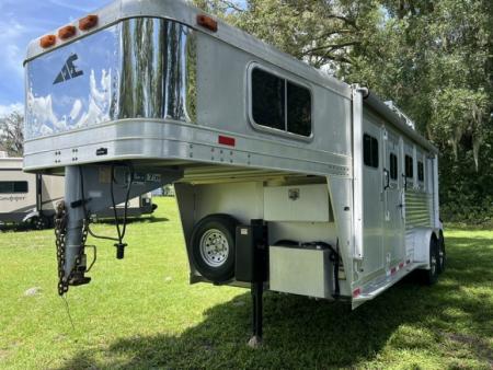 Used 2003 Elite Trailers 3 horse w/ 6' lq and generator Horse Trailer