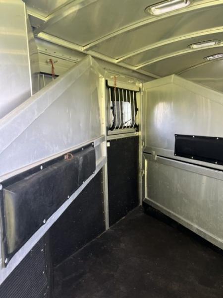 Used 2003 Elite Trailers 3 horse w/ 6' lq and generator Horse Trailer