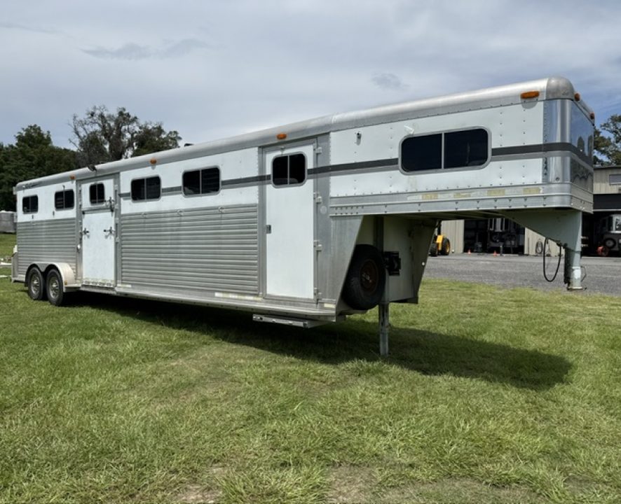 Used 2003 C&C 4 horse head to head Horse Trailer