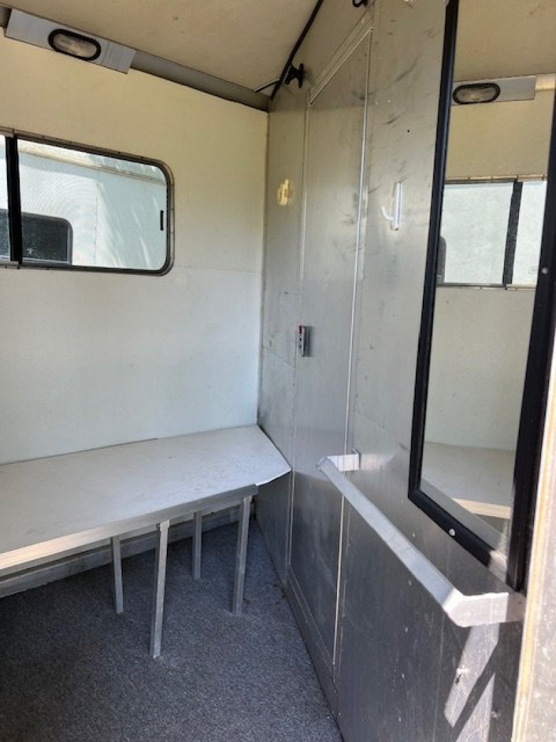 Used 1997 Silver Star 3 horse gooseneck w/ dressing room Horse Trailer