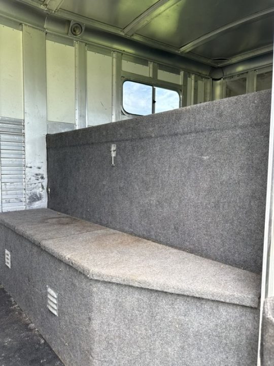 Used 2003 C&C 4 horse head to head Horse Trailer