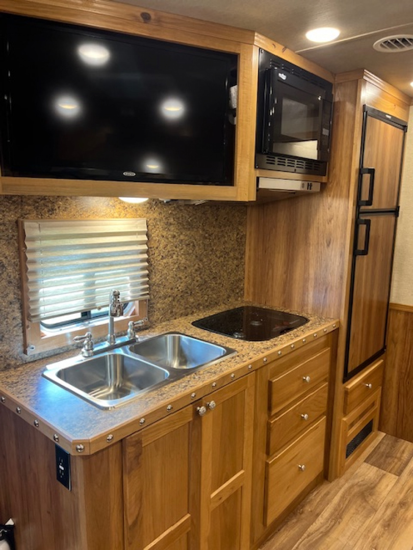 Used 2022 SMC 8' wide 3 horse Laramie 14' living quarters Horse Trailer