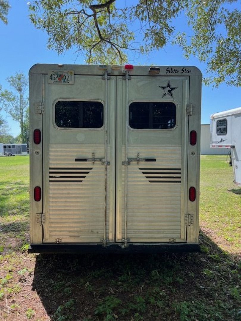 Used 1997 Silver Star 3 horse gooseneck w/ dressing room Horse Trailer